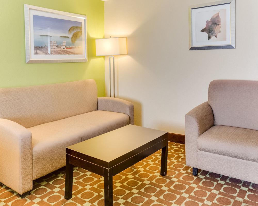 Garner Hotel Virginia Beach North By Ihg Экстерьер фото